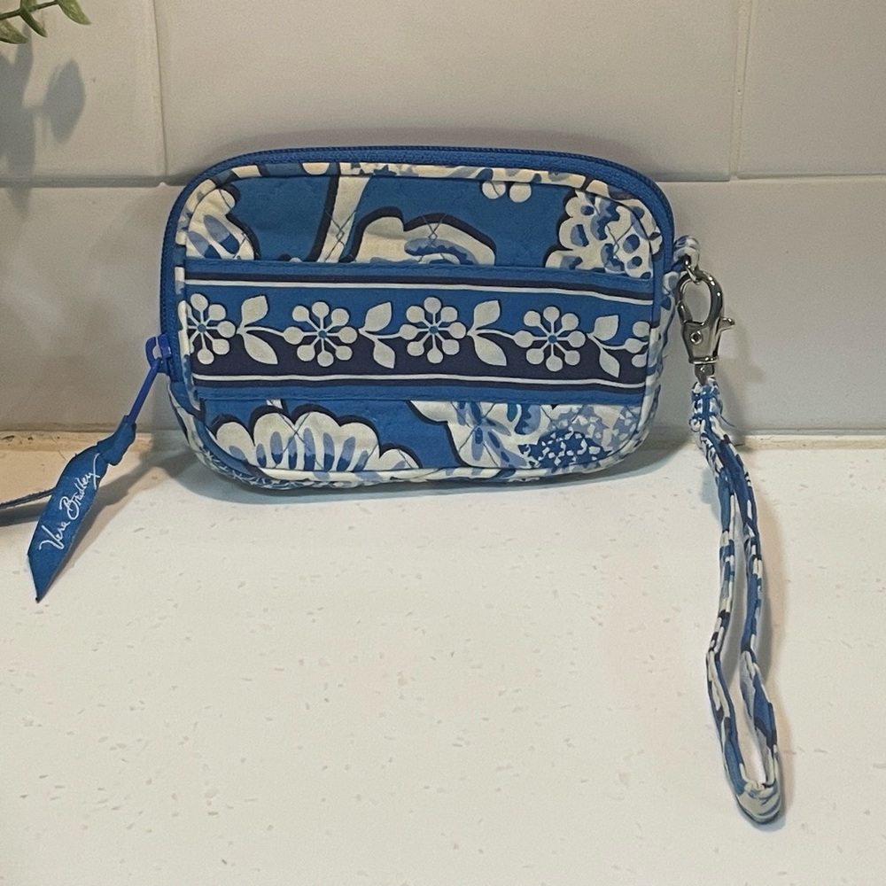 Retired Vera Bradley Blue Lagoon Quilted Wristlet